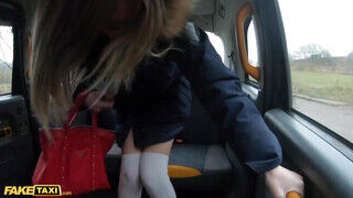 Fake Taxi - Rebecca Volpetti a hátsó ülésen hancúrozik