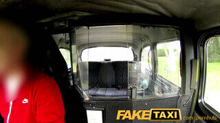 FakeTaxi - Jess West csipázza a taxis farkát