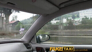 FakeTaxi - Samantha Jolie lecumizza a taxist
