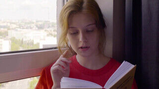 ULTRAFILMS - kívánatos tinédzser gádzsi begerjed egy könyvre