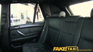 FakeTaxi - Penelope Amour baszható a taxiban