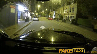 FakeTaxi - Tia Layne megkettyintve a taxiban