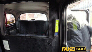 Fake Taxi - Ruszki szöszke milf a hátsó ülésen