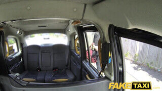 Fake Taxi - Gigantikus keblű milf fuvarért kúrel
