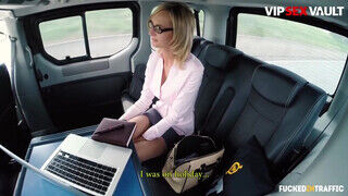 FUCKEDINTRAFFIC - Jenny Smart és egy méretes örömrúd esete