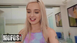 MOFOS - Lexi Lore alaposan popsiba reszelve