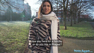 Public Agent - Lena Coxx borotvált picsája meghágva