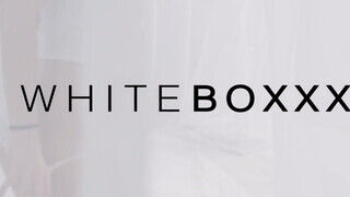 WhiteBoxxx - Alya Stark gyengéden kamázza