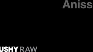 TUSHYRAW - Anissa Kate ánuszába kukit tolnak