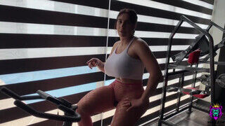 yinyleon - Csöcsös spanyol milf popó lyukba reszelve