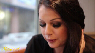 Anissa Jolie a termetes tőgyes milf