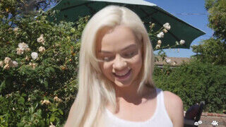 Elsa Jean és a kertész csóka gigantikus lőcse