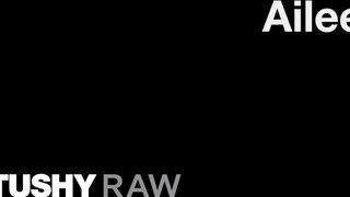 TUSHYRAW - Ailee kiválóan táguló pici popsija