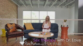 PUREMATURE - Brandi Love a hatalmas kannás világos szőke milf