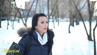 Shalina Devine a szuper bűbájos milf