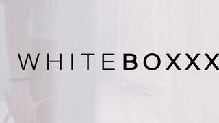 WHITEBOXXX - kikötözve nyalatja ki a lyukát a spiné