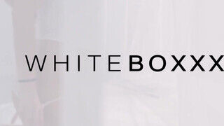 WhiteBoxxx - óriási picsájú kiscsaj reggel is akar kefélni