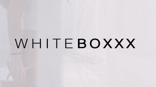WhiteBoxxx - Caprice istenien kinyalja a csaja pici cunciját