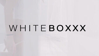 WhiteBoxxx - kettő ultra kívánatos lesbi kényezteti egymást