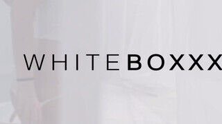 WhiteBoxxx - Leanne Lace kinyalatja a pici buláját