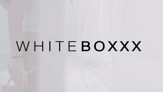 WhiteBoxxx - Ivana Sugar feszes kicsike cunija