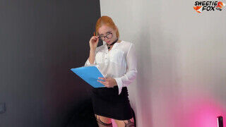 Sweetie_Fox - Szemüveges fiatal maca kuffer maszturbációja