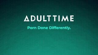 ADULT TIME - Goldie Glock hátsó lyukba is tolva