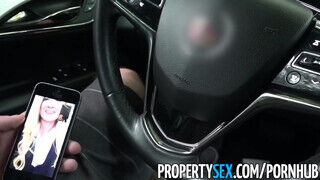 PropertySex - fullos pici ingatlanos kiscsaj