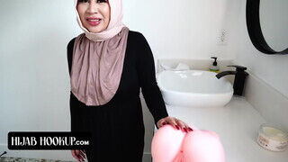 Hijab Hookup - Tokyo Lynn a szőrös cunis hitves
