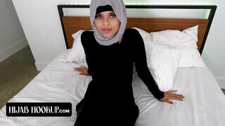 Hijab Hookup - Arab kis csaj bekúrva