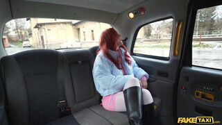 Fake Taxi - Porno zsenge vörös hajú fiatalasszony
