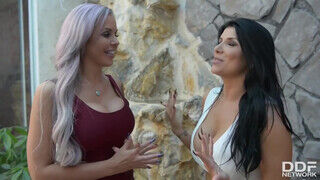 Nina Elle és Romi Rain édeshármasban pajzánkodnak