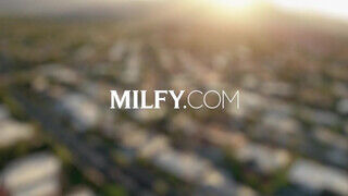 MILFY - Sweet Vickie a cafka rendőrnő