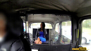 Fake Taxi - Jasmine Jae a vonzó csöcsös milf