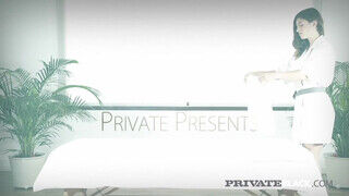PrivateBlack - Julia Rocka a fullos masszőr kishölgy