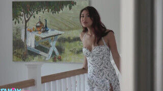 FamilyXXX - Mina Lux beleül a bazinagy farokba