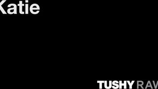 TUSHYRAW - Katie legelső kuffer szeretkezése