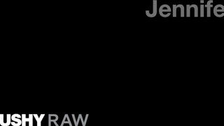 TUSHYRAW - Jennifer White kettő kárót kap