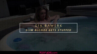 Karups - Gia Bawerk a bűbájos szöszi milf