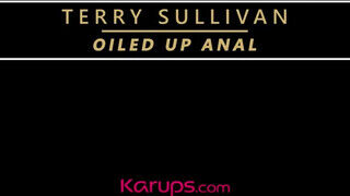 Terry Sullivan fenékbe dugva