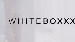 WhiteBoxxx - Zsenge leányzót ketten szexelnek meg