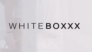 WHITEBOXXX - Jenny Doll a vézna barinő