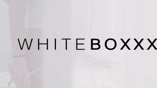 WHITEBOXXX - Nikki Hill muffja megdöngetve