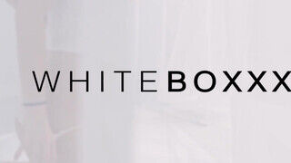 WHITEBOXXX - Mia Evans csipázza a kéjenc szexjátékokat