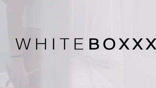 WhiteBoxxx - Nicole Pearl a beindult ruszki spiné