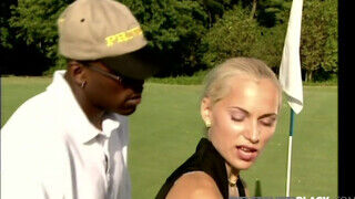 Private Interracial - Sylvia Sun a golfpályán megszexelve