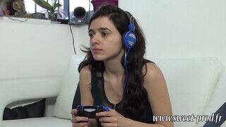 18 éves gamer kis csaj