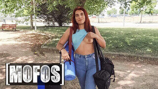 Mofos - Rosie Cage a csábos turista fiatalasszony