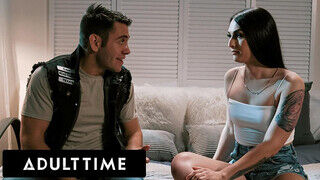 ADULT TIME - Khloe Kay a travi szuka