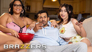 BRAZZERS - Vágyakozó lányok, Ashlyn Peaks és Chloe Surreal versenyeznek Alex orbitális péniszéért